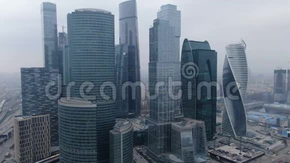 从多罗戈米洛夫斯基大桥看莫斯科市全景视频的预览图