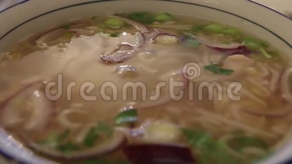 大规模越南ChieckenPho汤的细节视频的预览图
