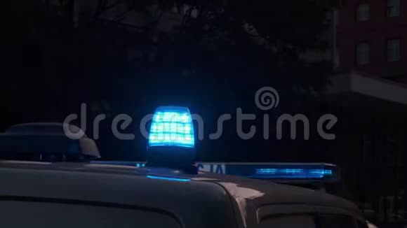 警车特写的蓝色警报视频的预览图