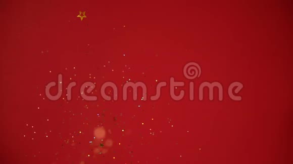 金色的星星在红色的背景上闪闪发光圣诞节和新年的概念带有复印空间的节日背景视频的预览图