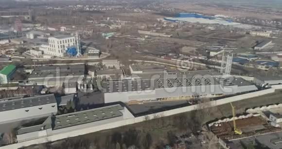 现代灰色工厂制造空气大厂临空工厂临湖临空视频的预览图