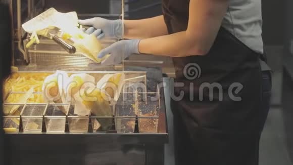 快餐街头美食垃圾食品法国炸薯条视频的预览图