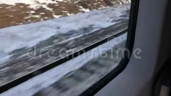 从旅客列车窗口4K点帆在窗外移动视频的预览图