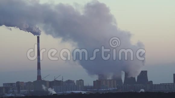 厂区管道排烟蒸汽特写环境污染视频的预览图