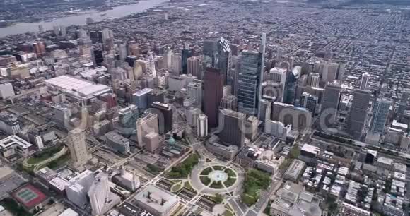 费城城市景观商业摩天大楼特拉华河市政厅洛根圈公园背景视频的预览图