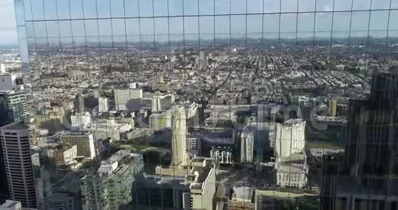 美丽的费城城市景观玻璃反射与近距离摩天大楼视频的预览图