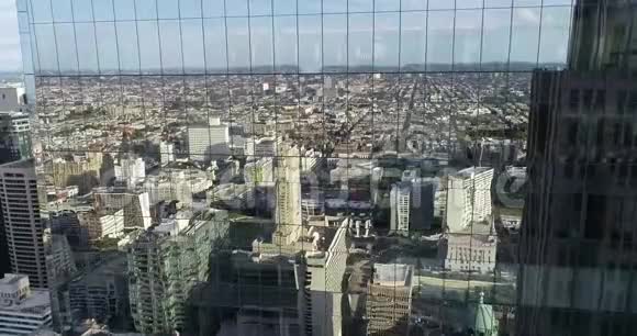 美丽的费城城市景观反射与近距离摩天大楼宾夕法尼亚州视频的预览图