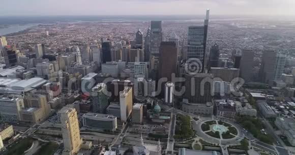 费城城市景观与摩天大楼洛根广场市政厅视频的预览图