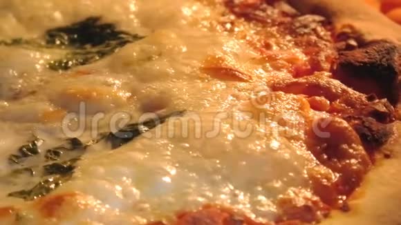 圆形比萨饼烹饪全景视频的预览图