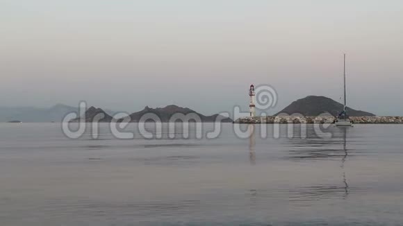 海滨城市图尔古特里斯和壮观的日出视频的预览图