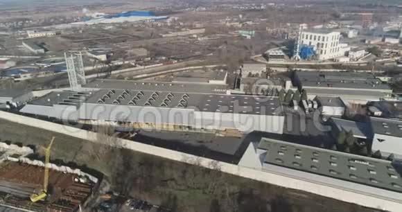 工业外观大型美丽的工厂顶部景观现代工厂的俯视图视频的预览图