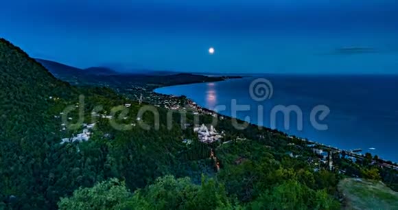 格鲁吉亚阿布哈兹新阿托斯满月之夜黑海海岸美丽的黄昏海景视频的预览图