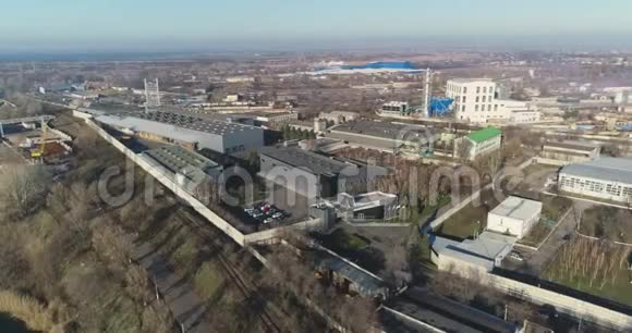 现代工厂从空中从上面的现代工厂外部跨越新工厂视频的预览图