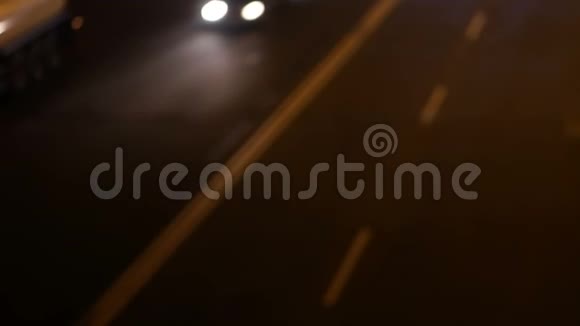灯光街道城市模糊了夜晚的交通道路视频的预览图