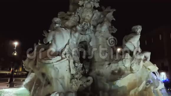 罗马纳沃纳广场四河喷泉中流淌的水视频的预览图
