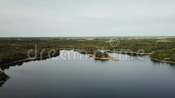 布多维斯特湖的奇妙景观视频的预览图
