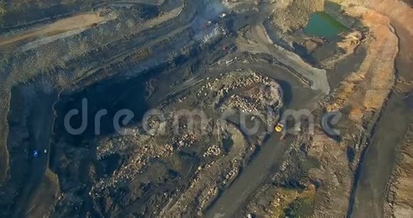 广航全景露天煤坑视频的预览图
