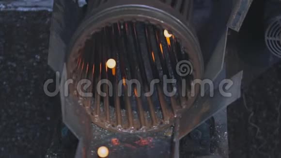 轧钢厂破碎用红热钢球钢球生产工艺视频的预览图