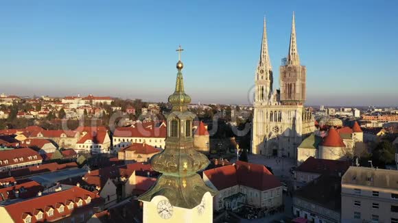 克罗地亚圣玛丽教堂和萨格勒布大教堂的屋顶它在卡普托尔是一个罗马天主教机构最高视频的预览图