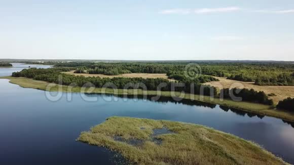 美丽的贝雷佐夫斯基湖景观视频的预览图