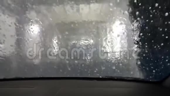 龙门洗车从车上看用洗发水里程碑空气处理车身视频的预览图