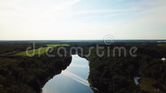 美丽的莱斯科维奇湖景观视频的预览图