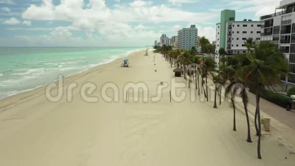 空旷干净的海滩上没有人好莱坞FL冠状病毒视频的预览图