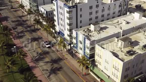 所以迈阿密海滩关闭酒店和餐馆视频的预览图