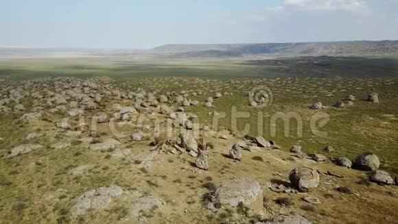 哈萨克斯坦Mangyshlak半岛结核河谷景观视频的预览图