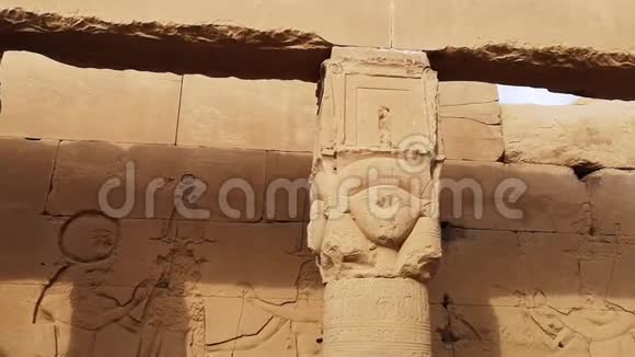 美丽的丹德拉寺或哈霍尔寺的废墟埃及丹德拉古埃及神庙附近视频的预览图