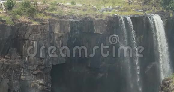 大悬崖上有一条河是赞比亚维多利亚瀑布的一部分视频的预览图