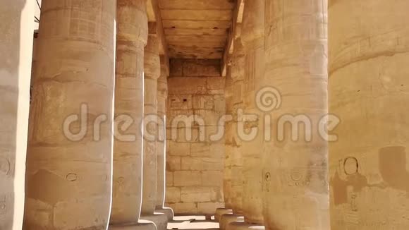 拉梅塞姆公元前十三世纪法老拉姆斯二世的纪念庙上埃及塞班墓地的一部分视频的预览图