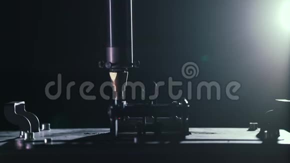 激光焊接在动作特写视频的预览图