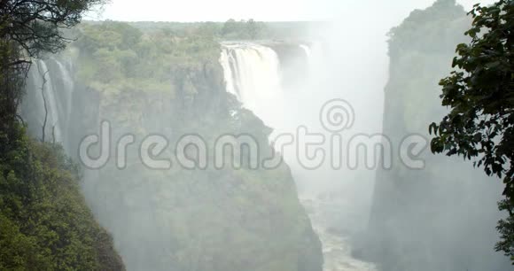 令人惊叹的维多利亚瀑布世界上最大的瀑布赞比亚4k视频的预览图