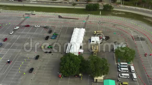 迈阿密硬岩冠状病毒Covid19检测中心的空中镜头视频的预览图