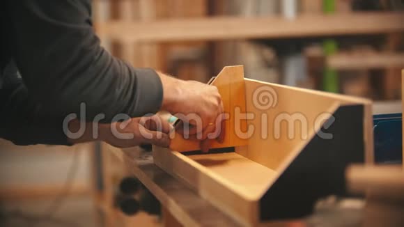 木工手工木工制造木制建筑视频的预览图