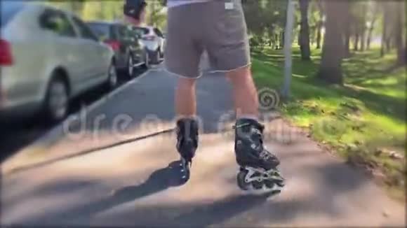 一个酷滑轮车的慢动作视频视频的预览图
