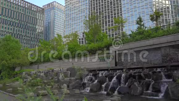 韩国首尔的Chonggyechon溪是大规模城市更新项目的结果视频的预览图