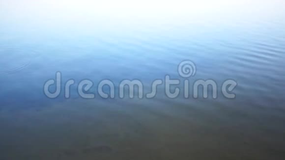 波光滑水背景纹理河流视频的预览图