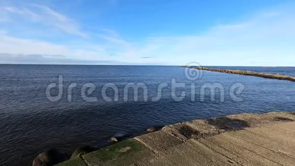拉脱维亚里加市波罗的海和海浪旅行录像视频的预览图