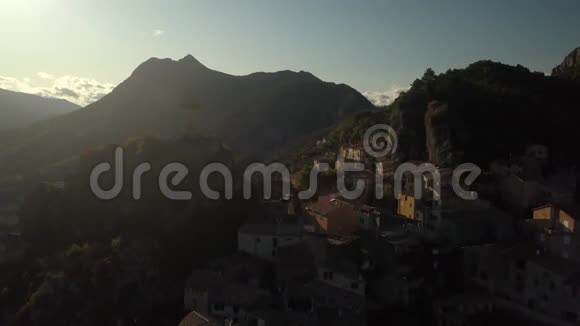 美丽的土耳其山村古老的建筑令人叹为观止的背景4k视频的预览图