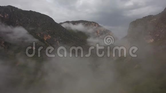 低云山脉早晨景色迷人土耳其4k视频的预览图