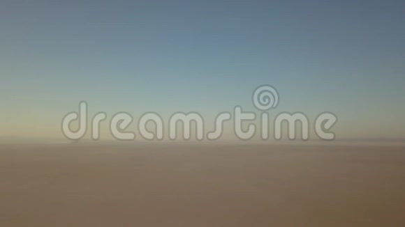 沙漠的空中镜头从云层上看土耳其视频的预览图