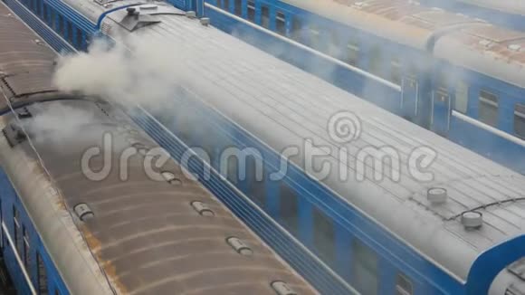 车站列车车厢从上面可以看到视频的预览图