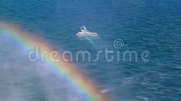 小船和海上彩虹视频的预览图