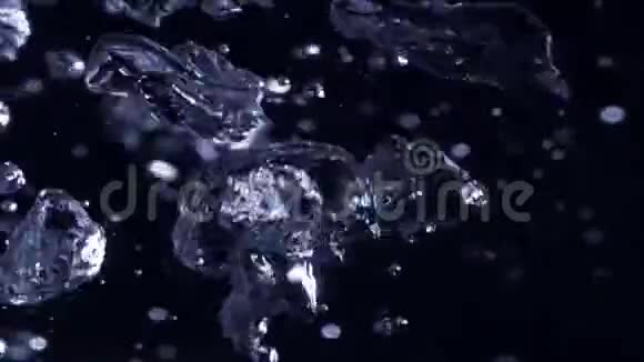 慢动作视频沸水中气泡的混沌慢动作视频的预览图