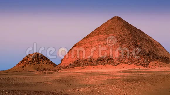 破金字塔是达舒尔的埃及金字塔建于公元前二十六世纪法老斯诺夫拉统治时期视频的预览图