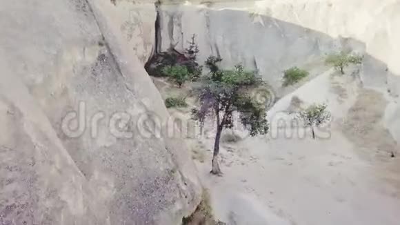 卡帕多西亚是从山顶向四架直升机射击的风景视频的预览图