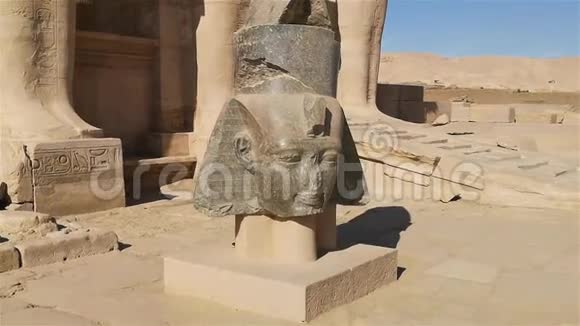 拉梅塞姆公元前十三世纪法老拉姆斯二世的纪念庙上埃及塞班墓地的一部分视频的预览图