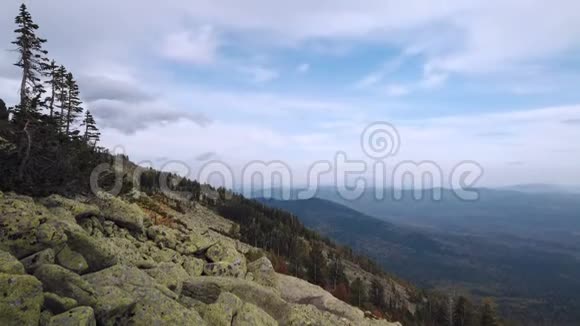 西伯利亚的山岳景观时间推移视频的预览图